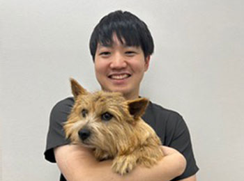 獣医師　杉山巧実　